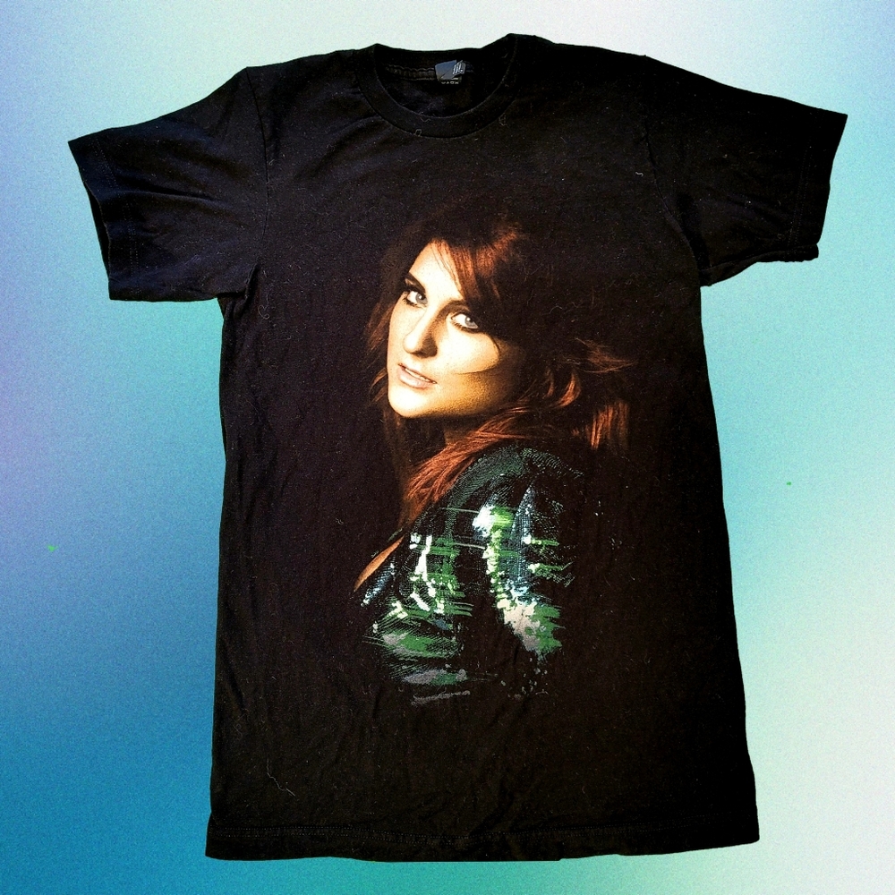 Meghan Trainor Untouchable Tour Shirt Womens Small